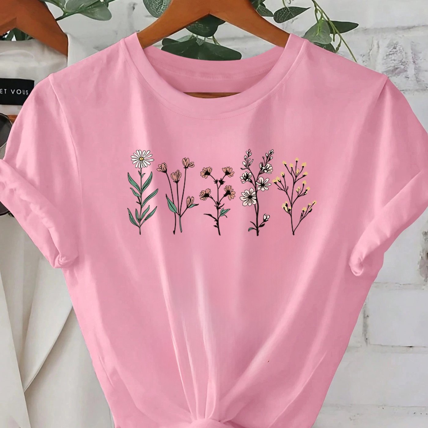 Women's Floral Print T-Shirt - Casual Short Sleeve Round Neck Summer Top, Machine Washable Lightweight Breathable Fabric for Vacation, Streetwear & Sports, Ladies T Shirts, Vacation Clothing, Trendy Graphic Tee, Comfortable F