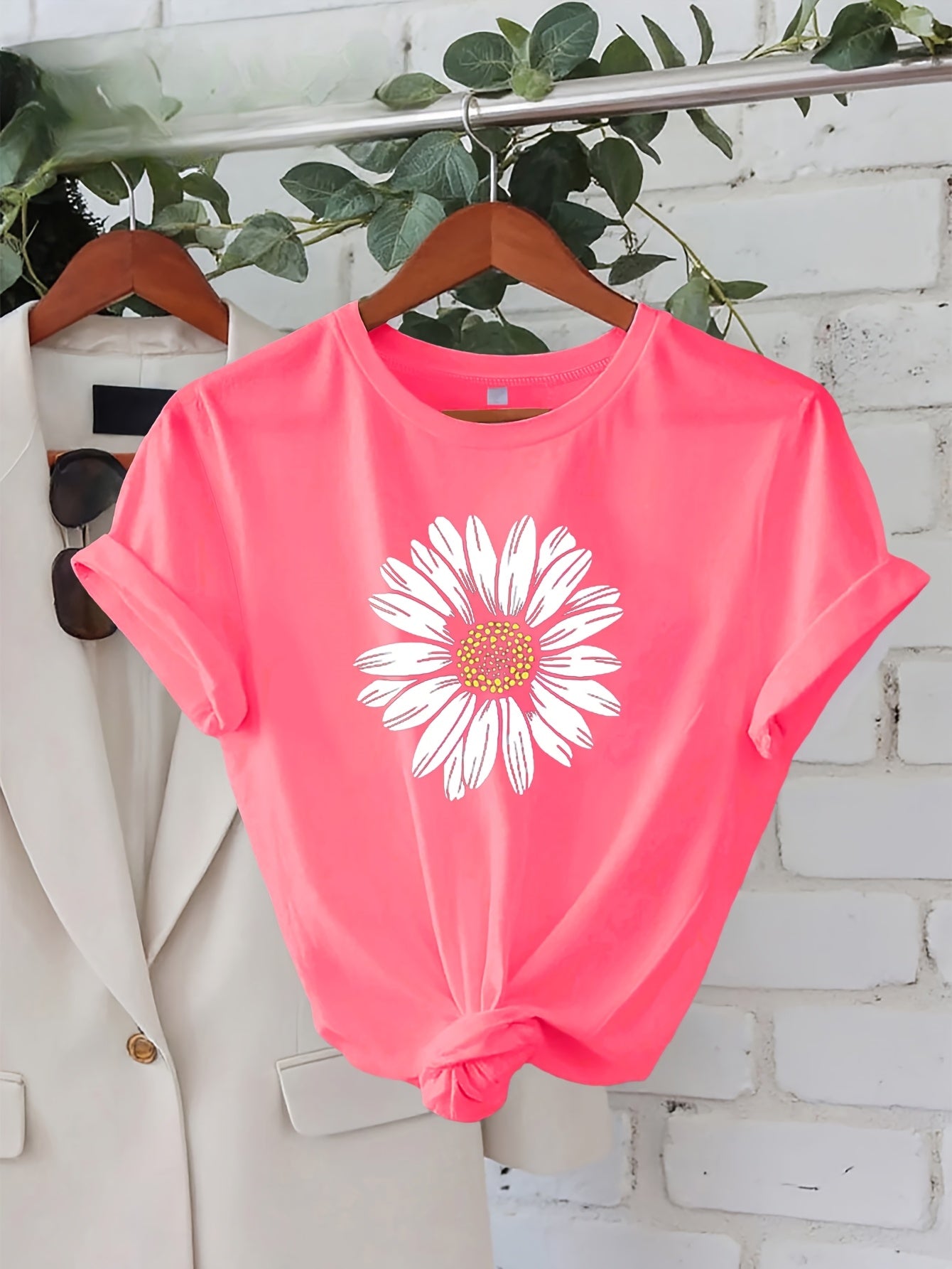 Women'S Casual Short-Sleeve T-Shirt with Floral Print - a Perfect Choice for Spring And Summer.