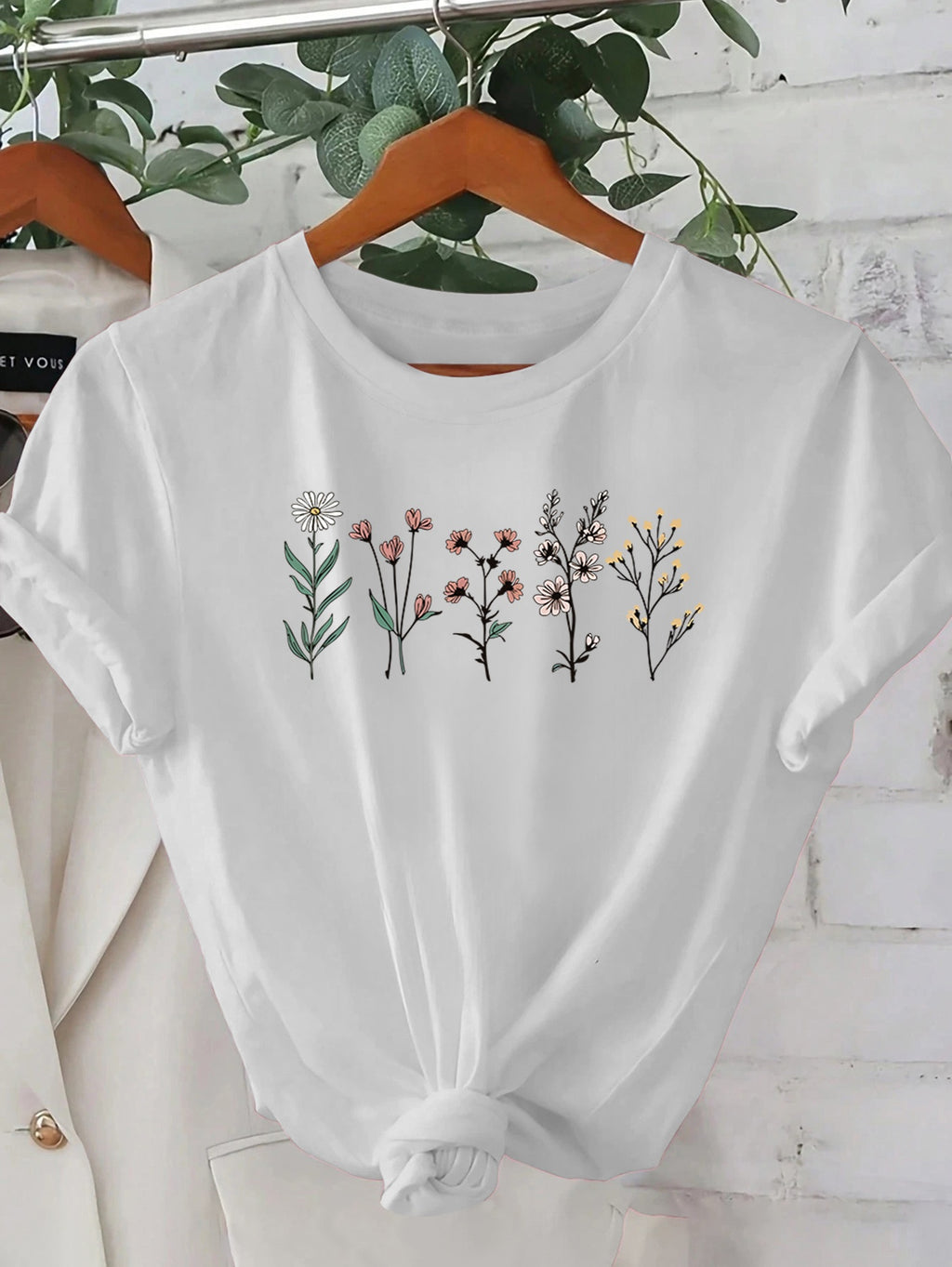 Women's Floral Print T-Shirt - Casual Short Sleeve Round Neck Summer Top, Machine Washable Lightweight Breathable Fabric for Vacation, Streetwear & Sports, Ladies T Shirts, Vacation Clothing, Trendy Graphic Tee, Comfortable F