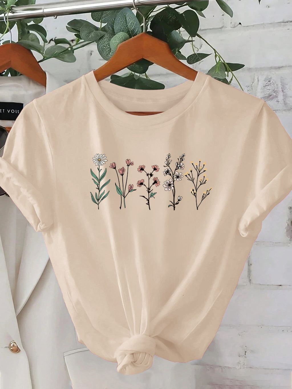 Women's Floral Print T-Shirt - Casual Short Sleeve Round Neck Summer Top, Machine Washable Lightweight Breathable Fabric for Vacation, Streetwear & Sports, Ladies T Shirts, Vacation Clothing, Trendy Graphic Tee, Comfortable F