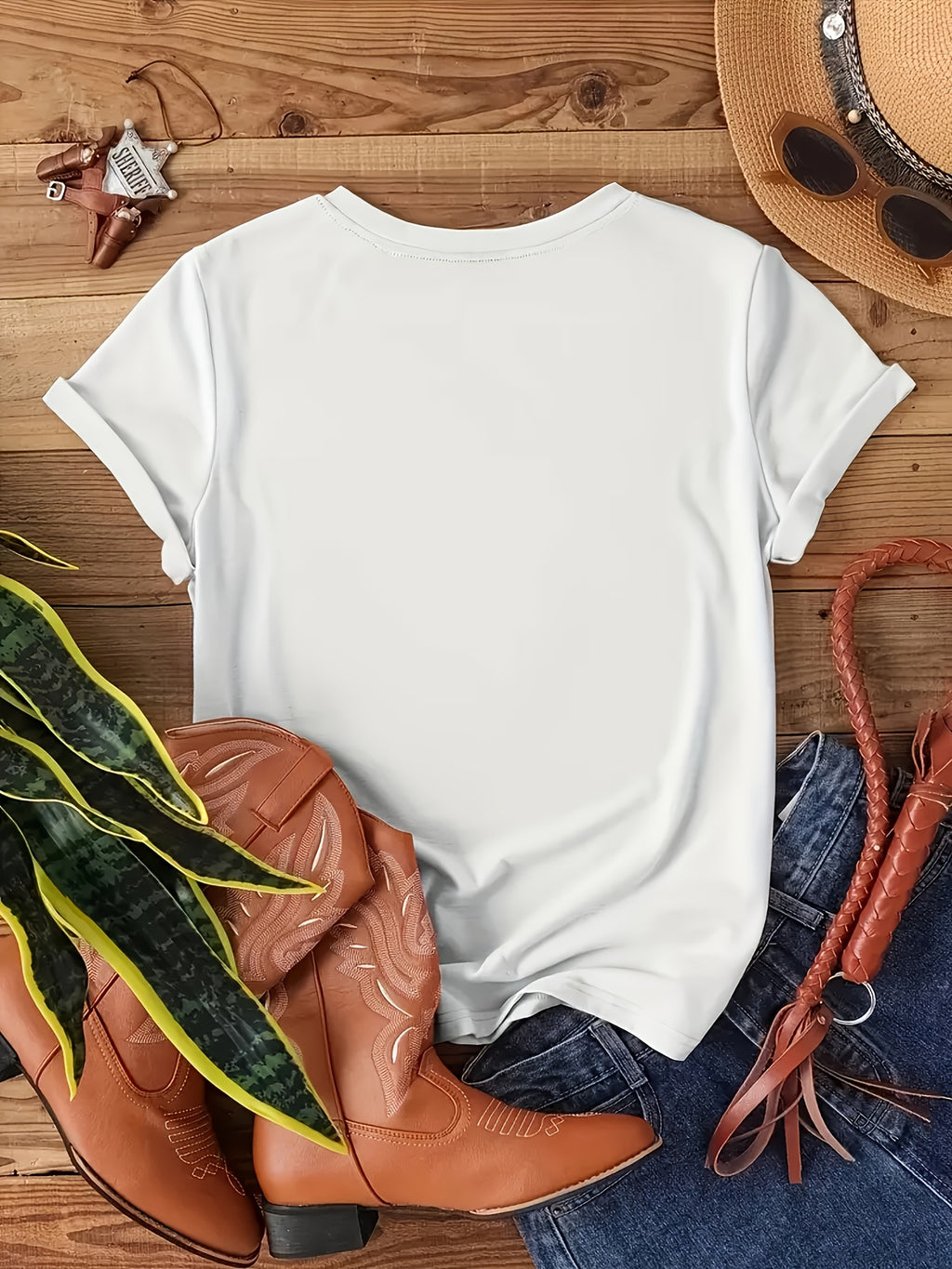 Women'S Stylish Short-Sleeve T-Shirt with a Floral Design on The Left Chest, Featuring a Round Neck, Suitable for Casual Wear in All Seasons