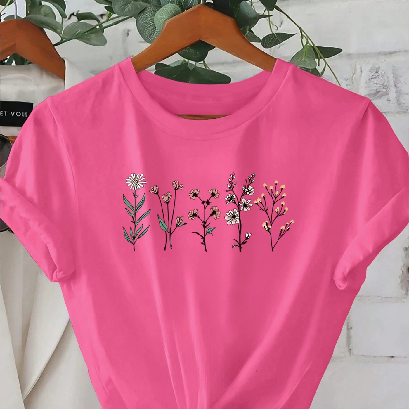 Women's Floral Print T-Shirt - Casual Short Sleeve Round Neck Summer Top, Machine Washable Lightweight Breathable Fabric for Vacation, Streetwear & Sports, Ladies T Shirts, Vacation Clothing, Trendy Graphic Tee, Comfortable F