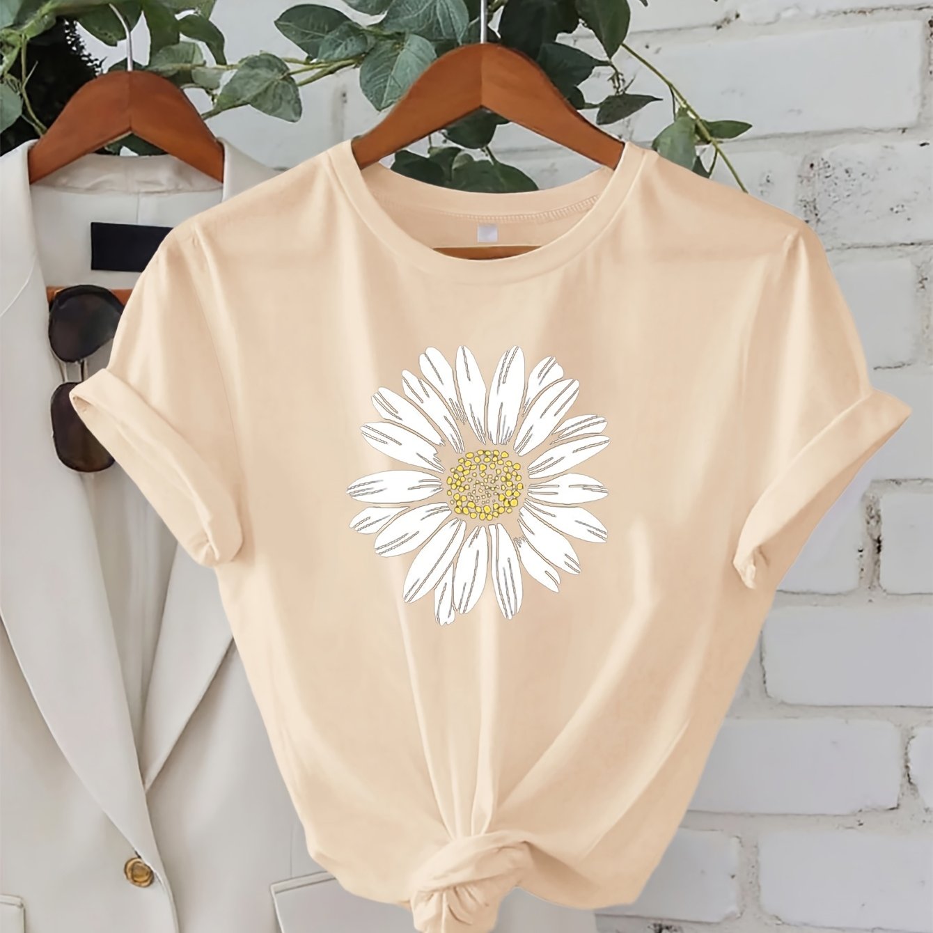 Women'S Casual Short-Sleeve T-Shirt with Floral Print - a Perfect Choice for Spring And Summer.