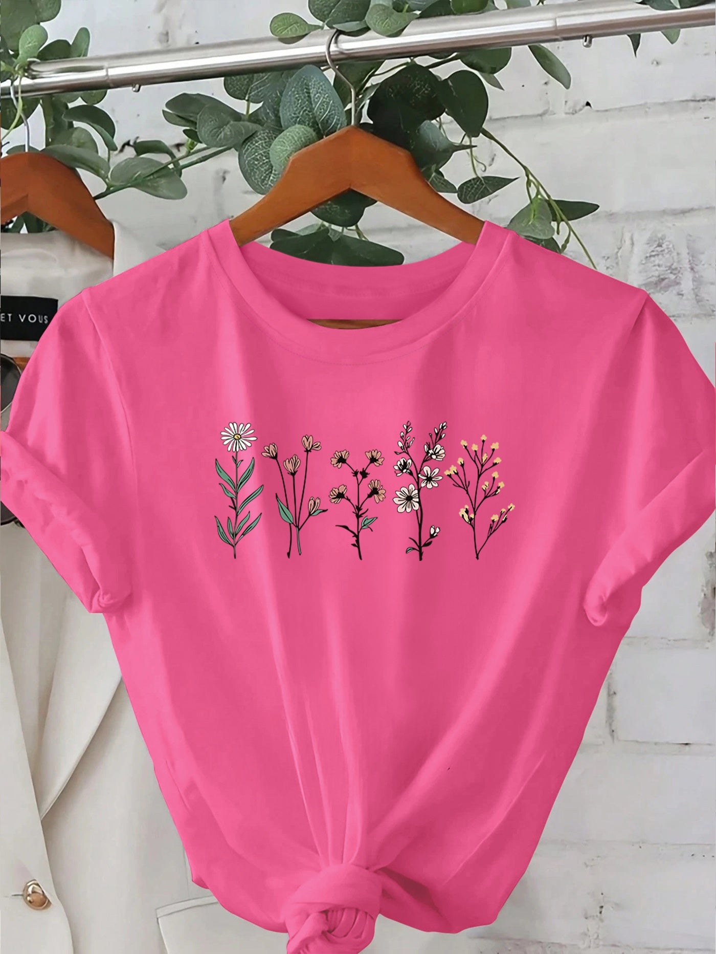 Women's Floral Print T-Shirt - Casual Short Sleeve Round Neck Summer Top, Machine Washable Lightweight Breathable Fabric for Vacation, Streetwear & Sports, Ladies T Shirts, Vacation Clothing, Trendy Graphic Tee, Comfortable F