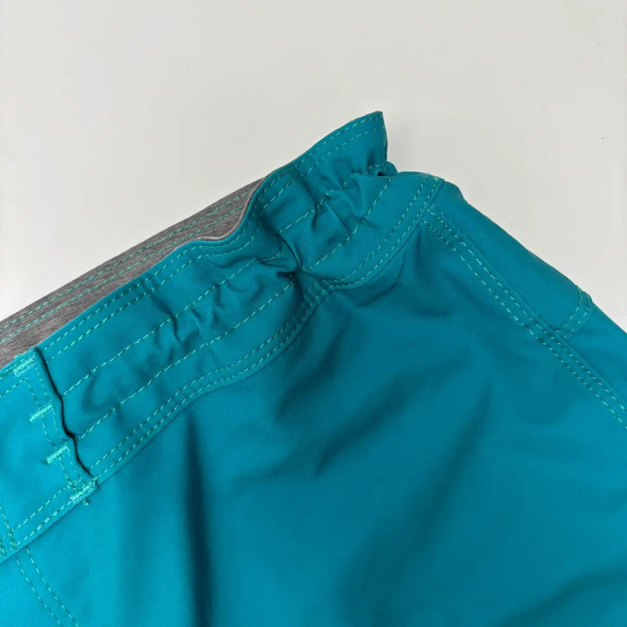 Professional Men’s Surfing Beach Shorts Adjustable Waist Bermuda Waterproof 4-way Stretch Board Shorts Quick-dry Surf Shorts