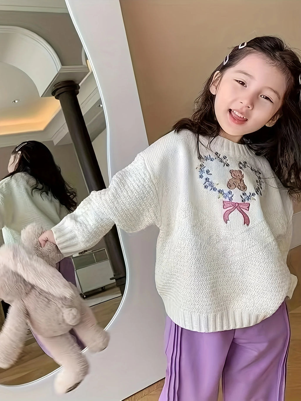 Girls' Korean-Style Floral Sweet Embroidered Knit Sweater, New Autumn Fashion, Cute and Soft Round-Neck Top