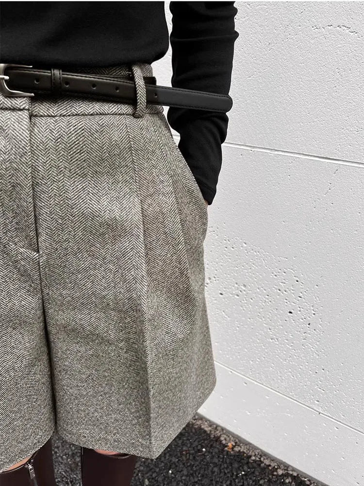 Chic Women Thicken Warm Loose Pockets Faux Woolen Straight Shorts 2024 Autumn Winter High Waist Ladies Wide Leg Shorts WH2