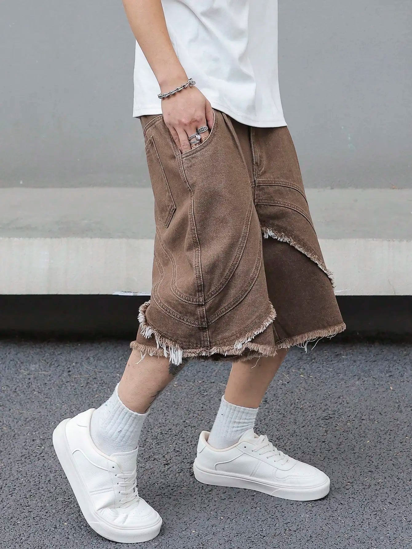 Men's summer brown denim shorts, featuring a fashionable, trendy, retro street style, loose fit, suitable for daily casual wear.