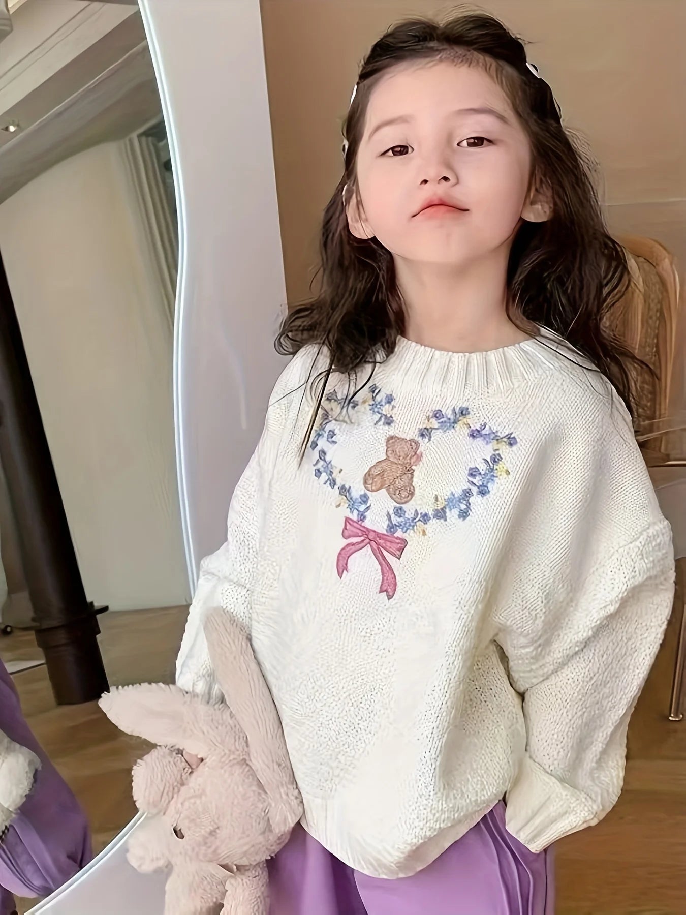 Girls' Korean-Style Floral Sweet Embroidered Knit Sweater, New Autumn Fashion, Cute and Soft Round-Neck Top