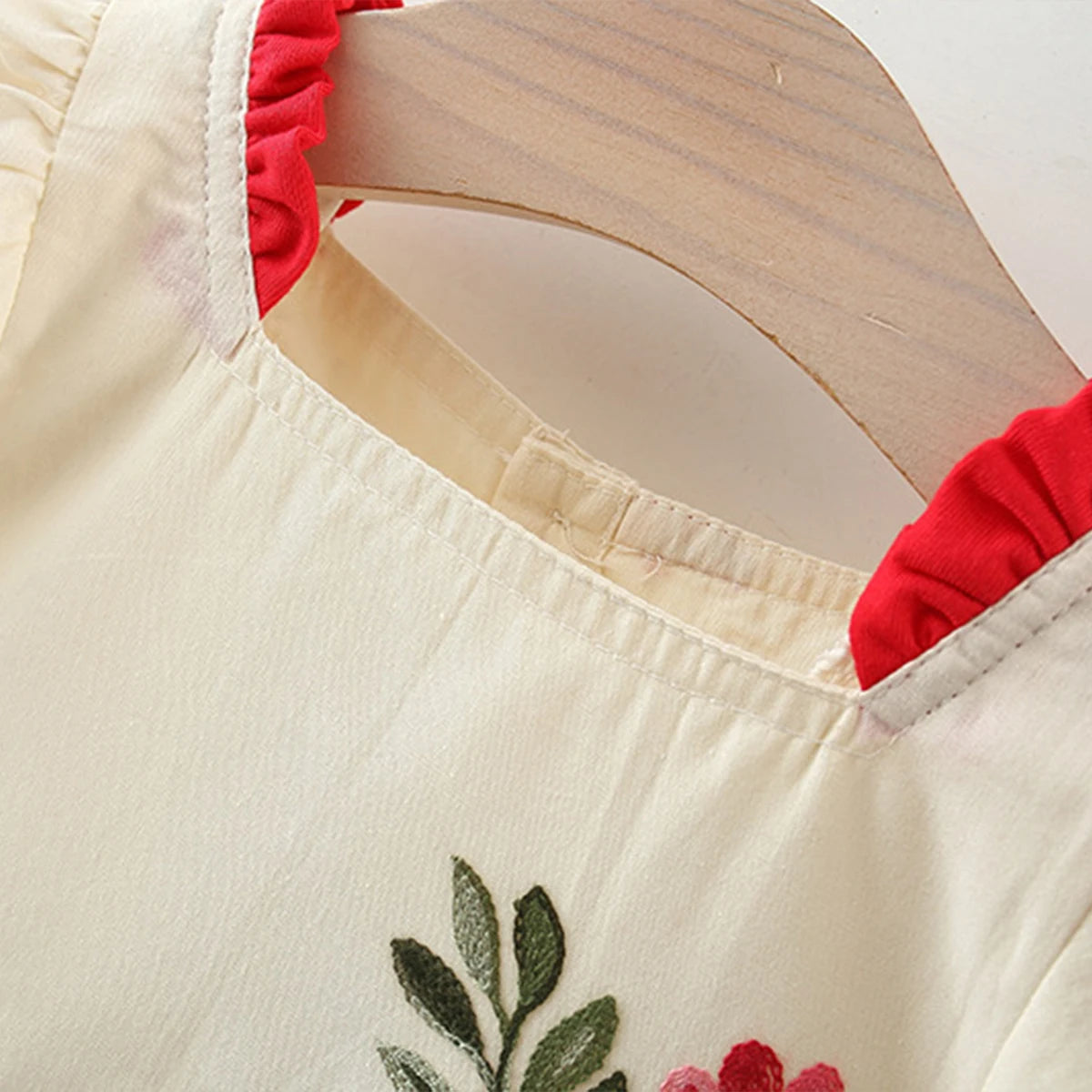 Summer New Girl's Dress Cute Bubble Sleeves Embroidered Cotton Skirt Comfortable Children's Clothing Suitable for 0-3 Years Old