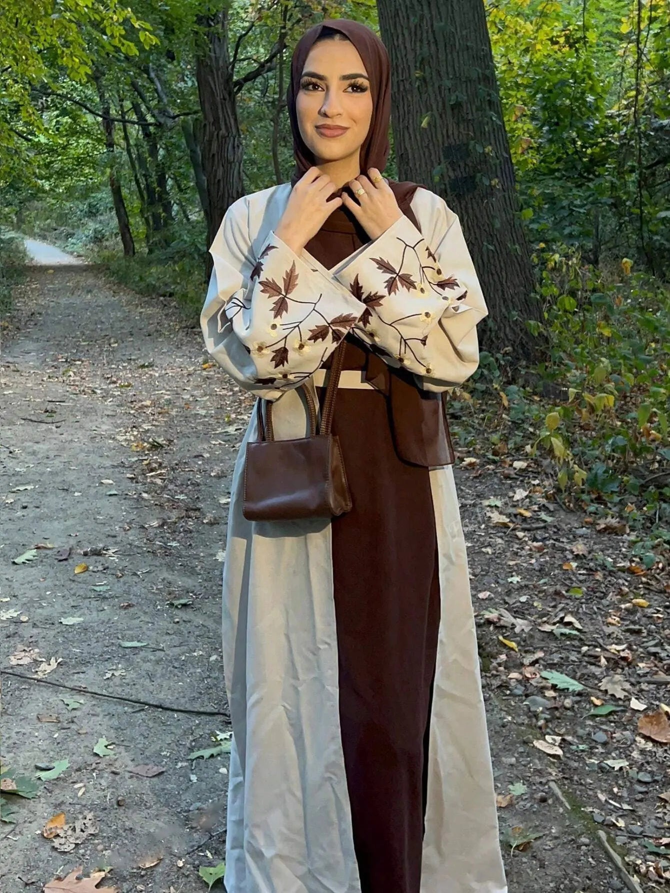 Muslim Women's Two Tone Islamic Abaya with Leaf - Embroidery on Sleeves Ideal for Nature Inspired Modest Fashion in Middle East