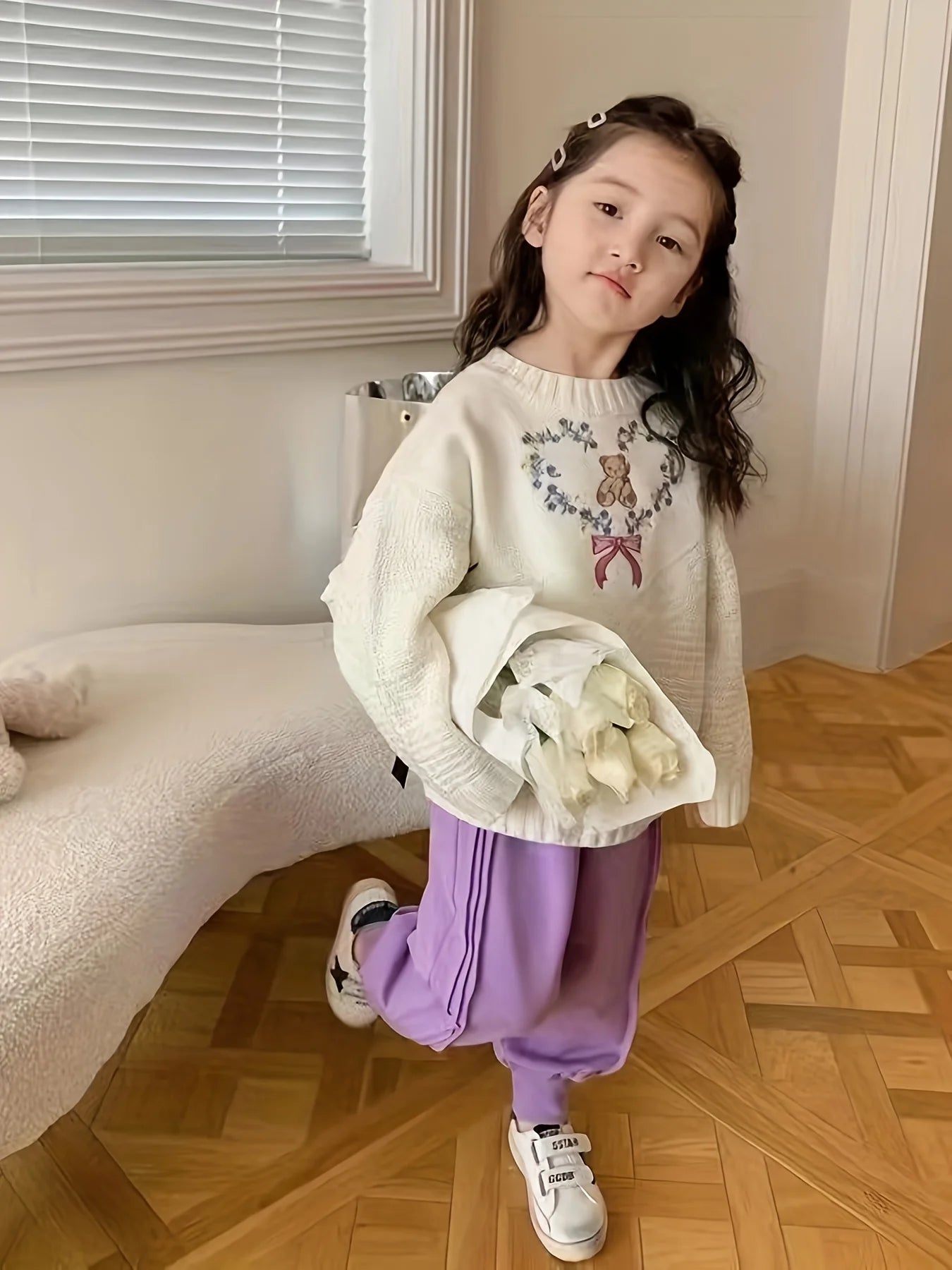 Girls' Korean-Style Floral Sweet Embroidered Knit Sweater, New Autumn Fashion, Cute and Soft Round-Neck Top