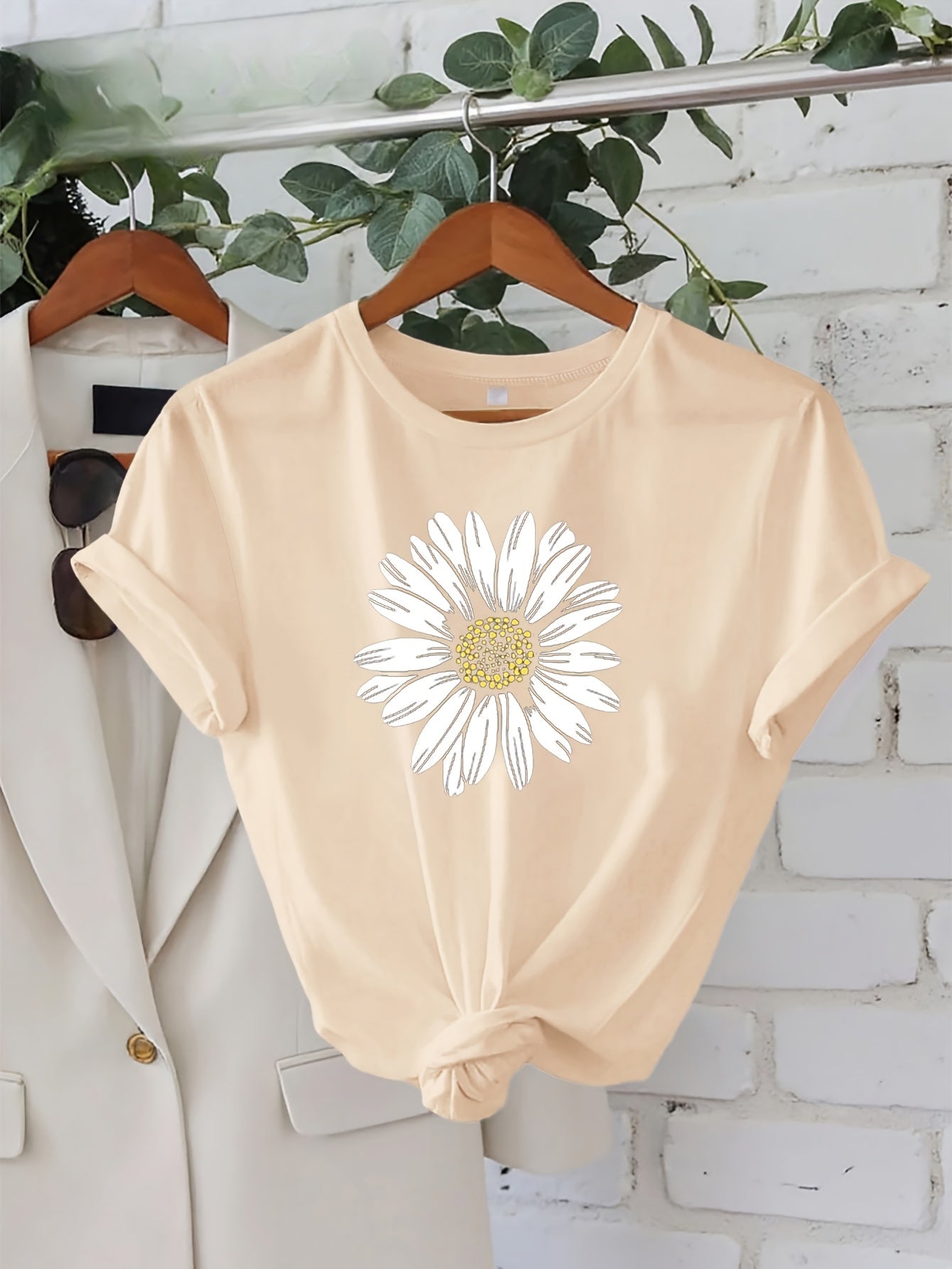 Women'S Casual Short-Sleeve T-Shirt with Floral Print - a Perfect Choice for Spring And Summer.