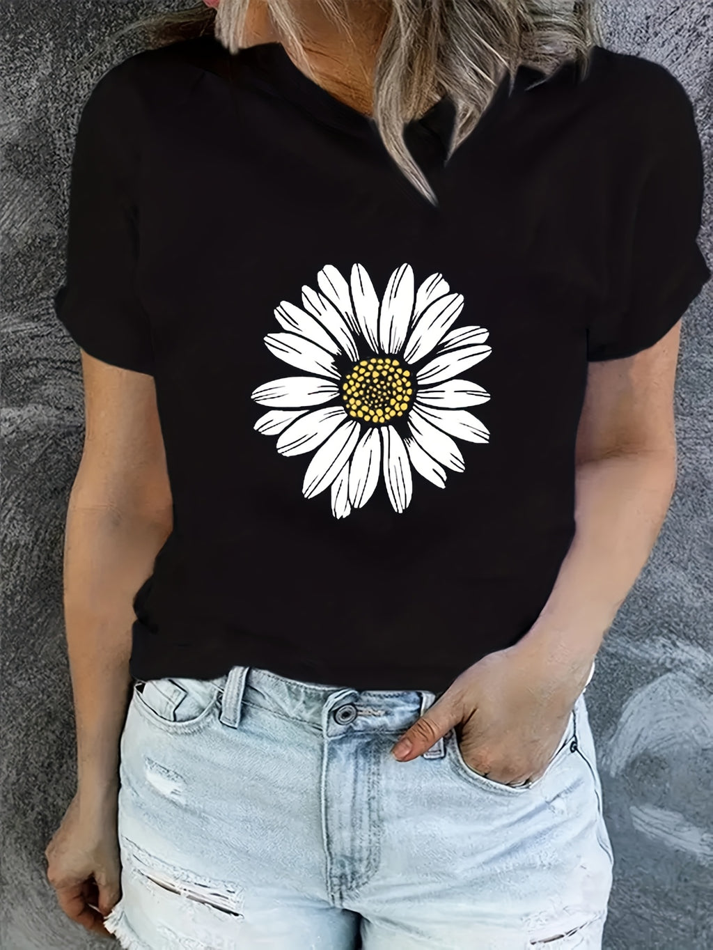 Women'S Casual Short-Sleeve T-Shirt with Floral Print - a Perfect Choice for Spring And Summer.