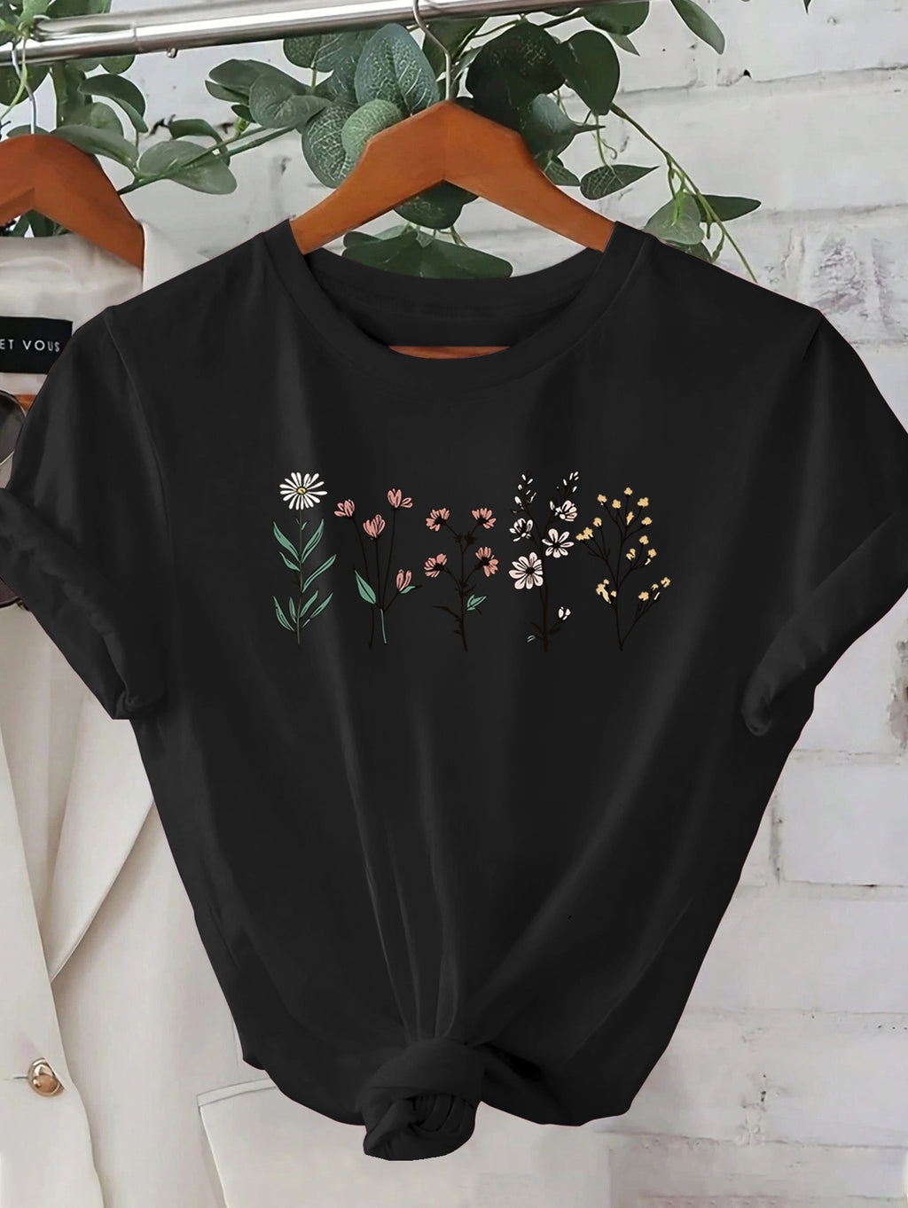 Women's Floral Print T-Shirt - Casual Short Sleeve Round Neck Summer Top, Machine Washable Lightweight Breathable Fabric for Vacation, Streetwear & Sports, Ladies T Shirts, Vacation Clothing, Trendy Graphic Tee, Comfortable F